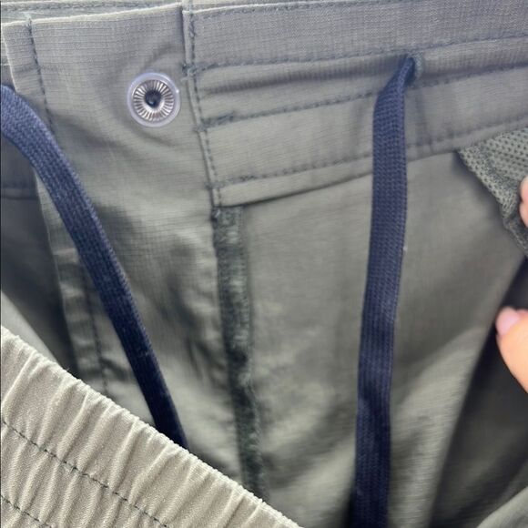 The North Face Green Athletic Shorts Lightweight Design - Picture 5 of 5